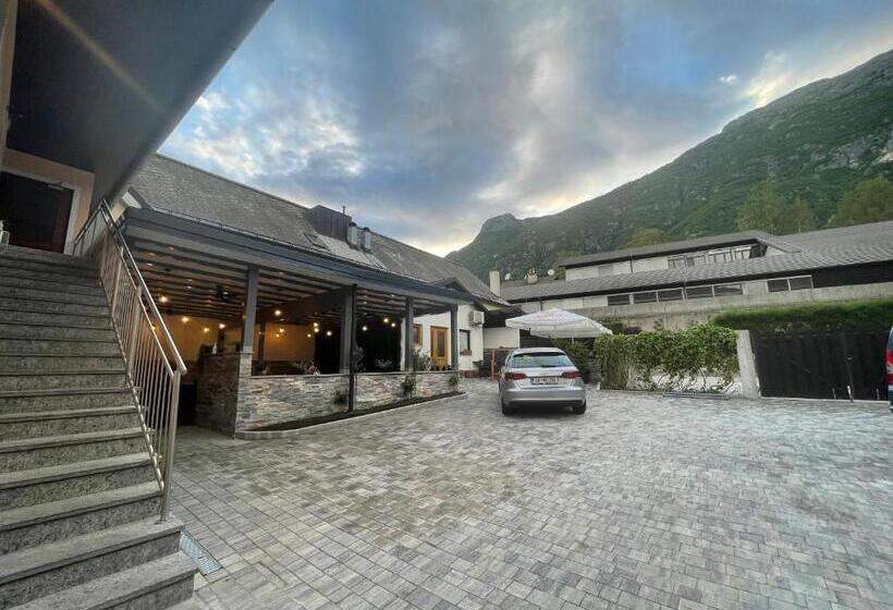 تختخواب و صبحانه Gostisce Sovdat