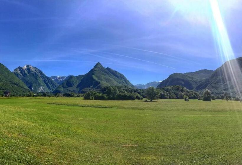 تختخواب و صبحانه Gostisce Sovdat