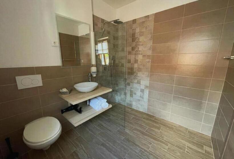 تختخواب و صبحانه Gostisce Sovdat