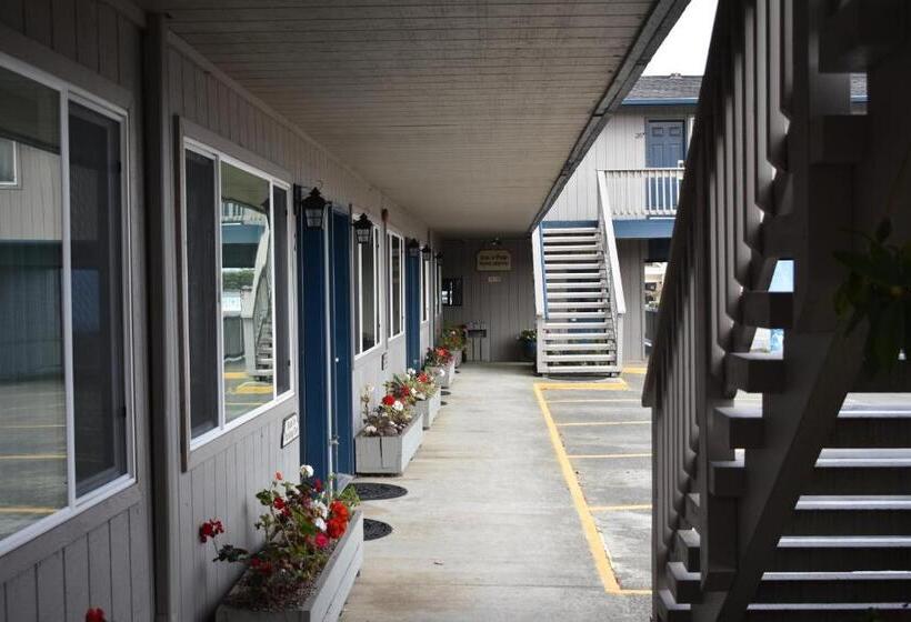 فندق Lighthouse Cove Inn