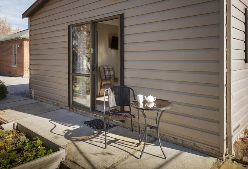 Отель Trout N Trail Bnb