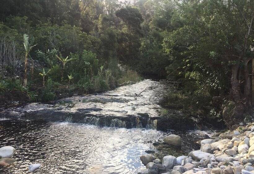 Пансион A Riverbed Guesthouse