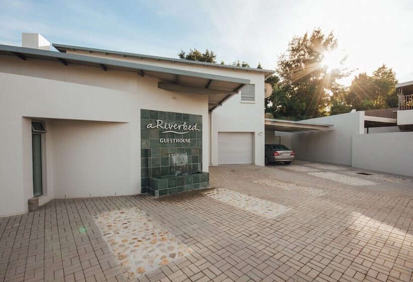 Пансион A Riverbed Guesthouse