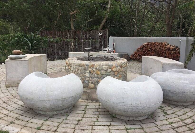 Пансион A Riverbed Guesthouse