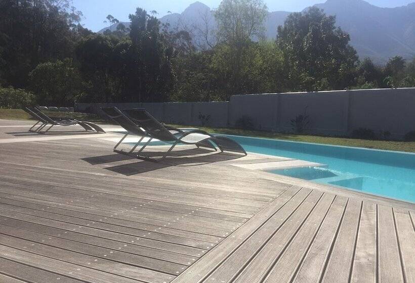 Пансион A Riverbed Guesthouse