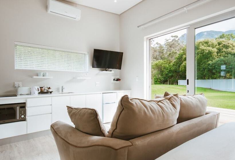 Пансион A Riverbed Guesthouse