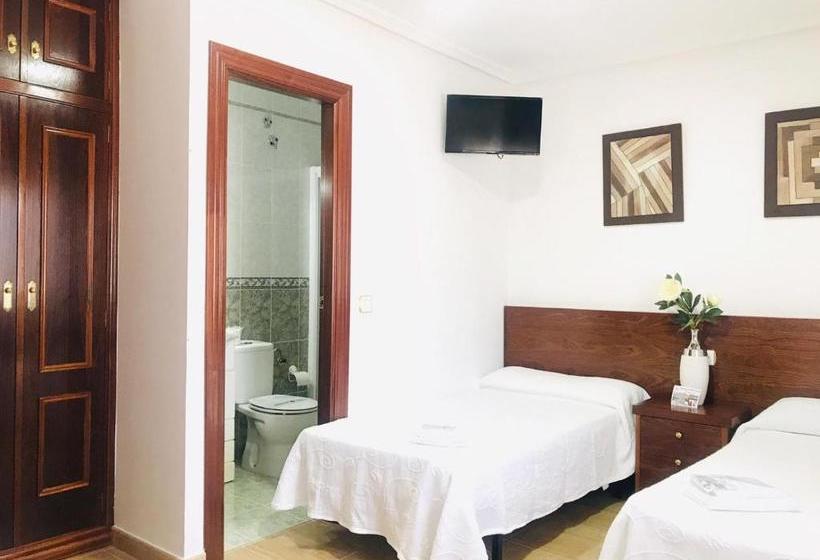 פנסיון Hostal Restaurante El Avion S,l