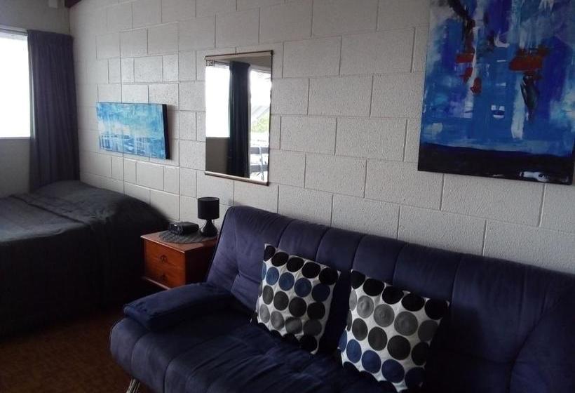 פנסיון Redwood Lodge Motel