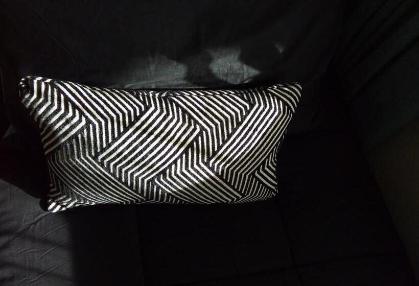 פנסיון Redwood Lodge Motel