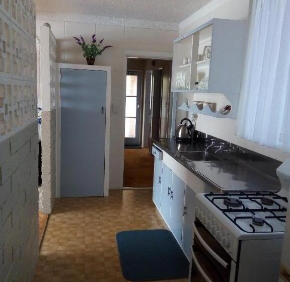 פנסיון Redwood Lodge Motel