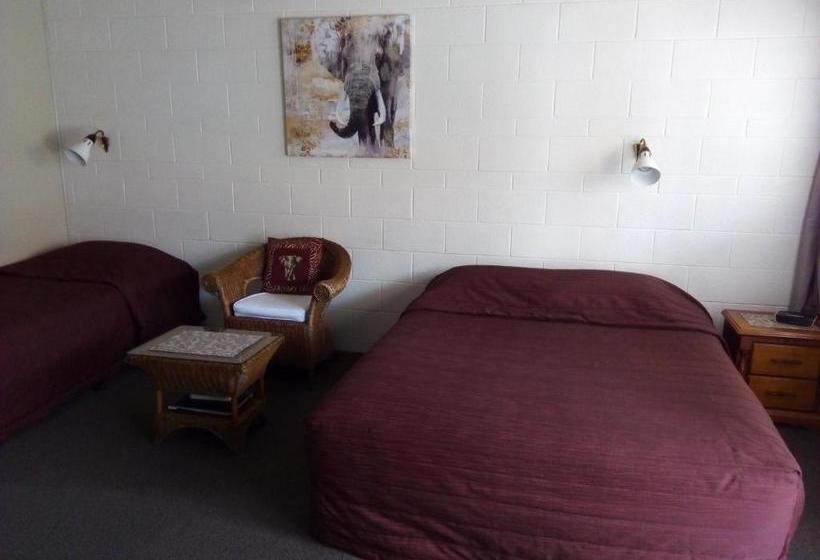 פנסיון Redwood Lodge Motel