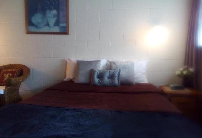 פנסיון Redwood Lodge Motel