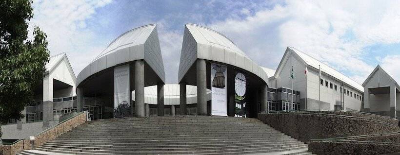 Alberg Red Helmet House & Sports Bar Hiroshima