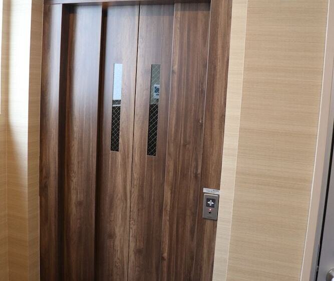 Alberg Red Helmet House & Sports Bar Hiroshima