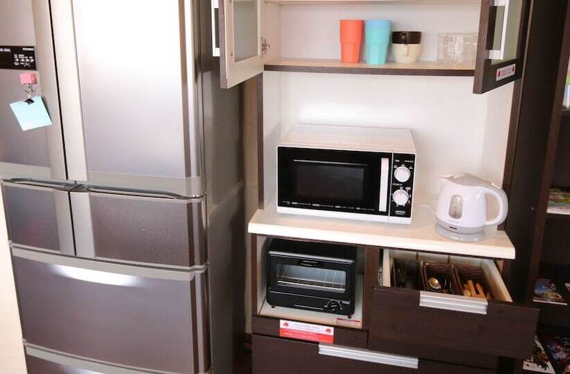 Alberg Red Helmet House & Sports Bar Hiroshima