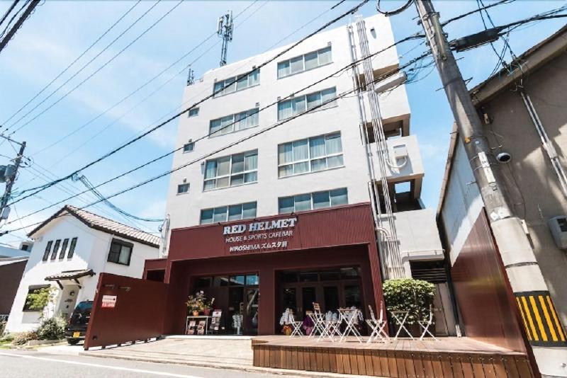 Alberg Red Helmet House & Sports Bar Hiroshima