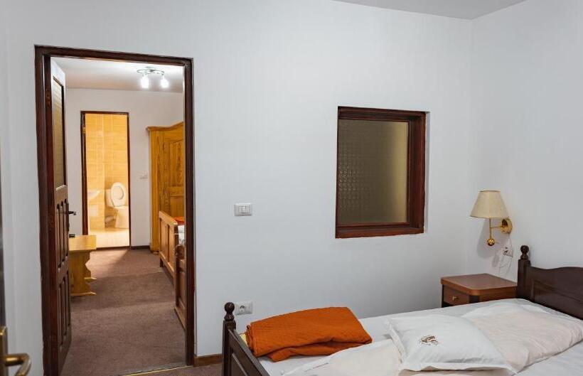 Hotel Pastravaria Ursu