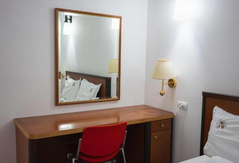 Hotel Pastravaria Ursu