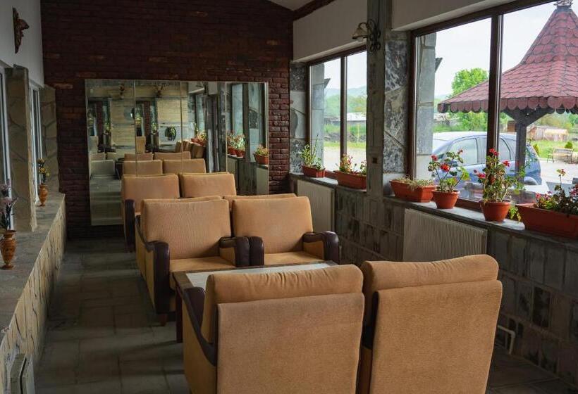 Hotel Pastravaria Ursu