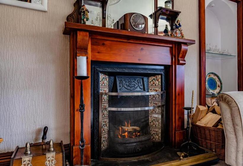 بنسيون Carradales Luxury Guest House