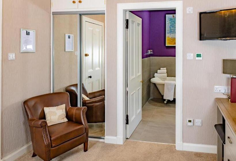 بنسيون Carradales Luxury Guest House