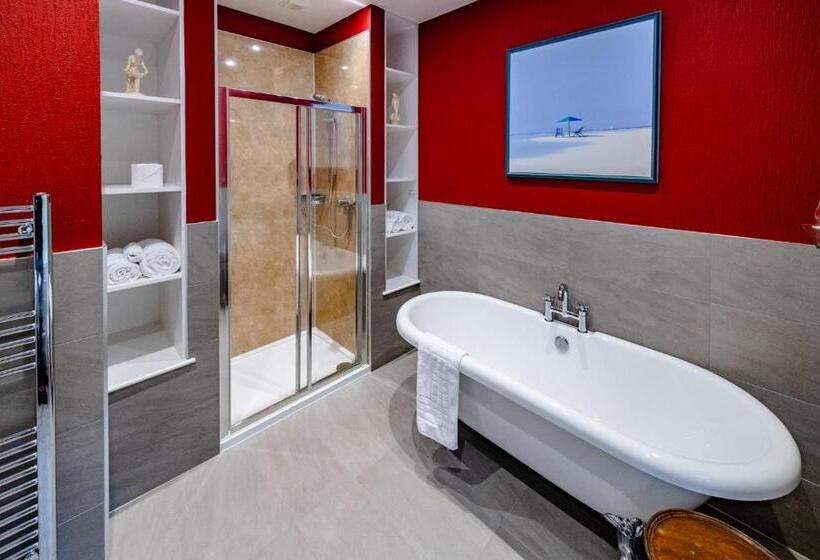 بنسيون Carradales Luxury Guest House