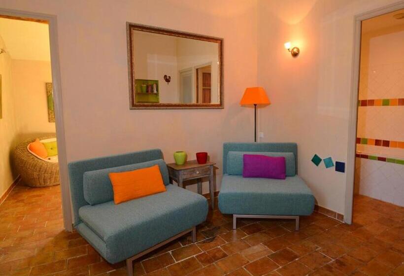 بنسيون La Tuilière En Luberon