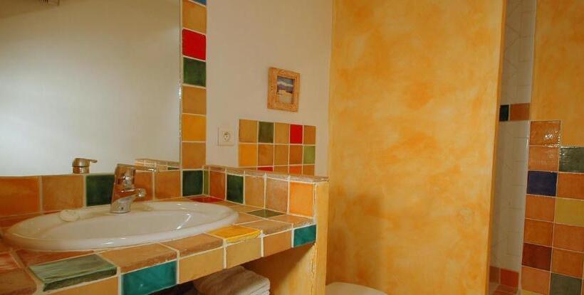 بنسيون La Tuilière En Luberon