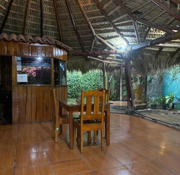 بنسيون Mauras Tropical Mini Hostel & Tours