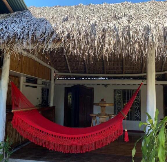 بنسيون Mauras Tropical Mini Hostel & Tours