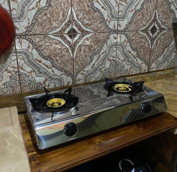 بنسيون Mauras Tropical Mini Hostel & Tours