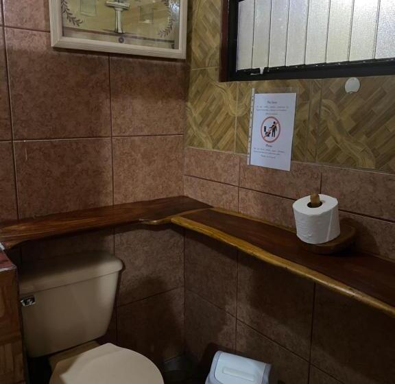 بنسيون Mauras Tropical Mini Hostel & Tours