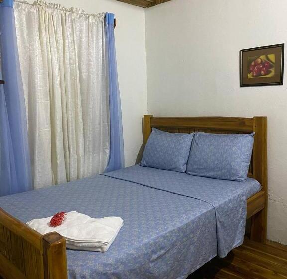 بنسيون Mauras Tropical Mini Hostel & Tours