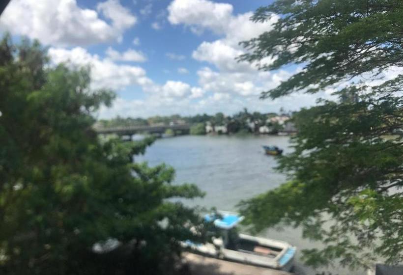 膳宿费 Villa On The Edge