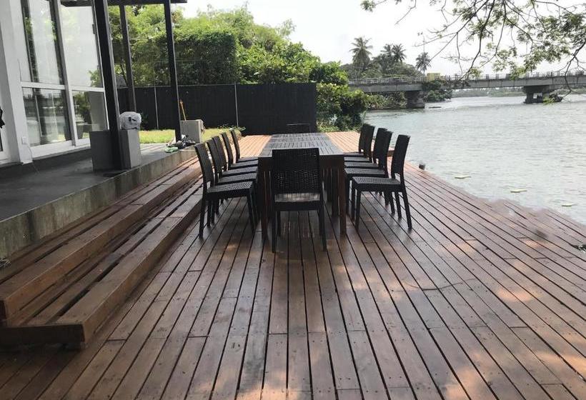 膳宿费 Villa On The Edge