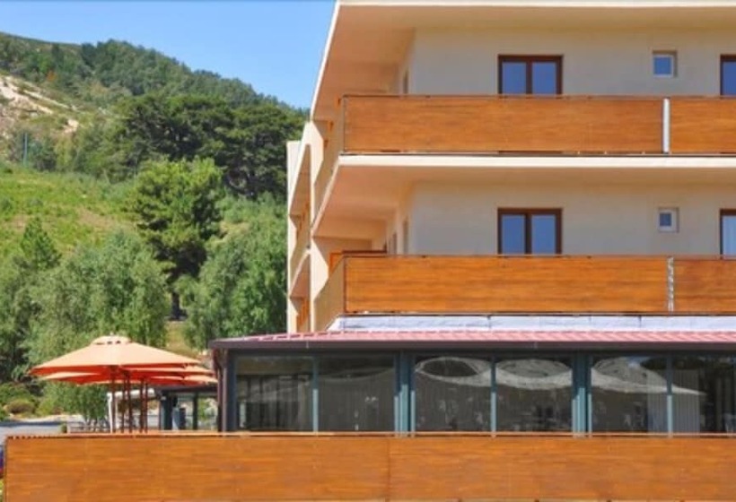 Отель Hôtel Castel De Vergio