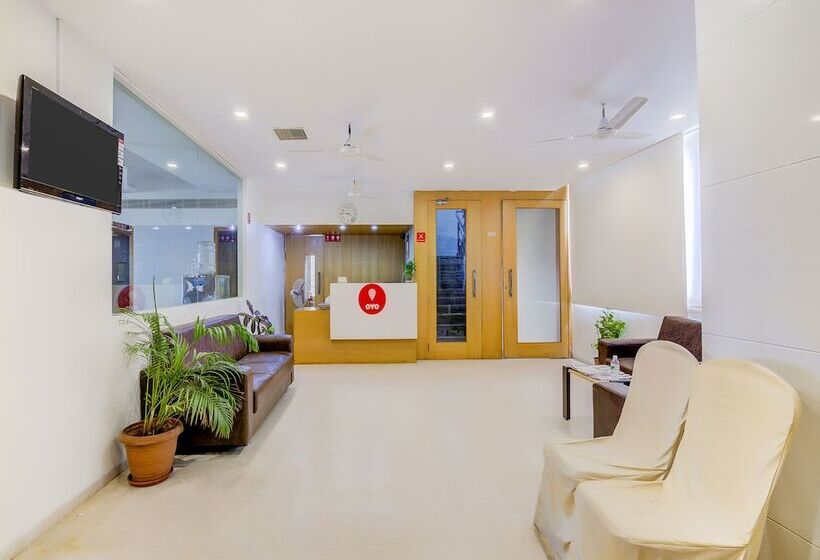 ホテル Fab Leela Grand Inn