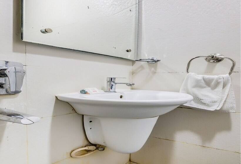 ホテル Fab Leela Grand Inn