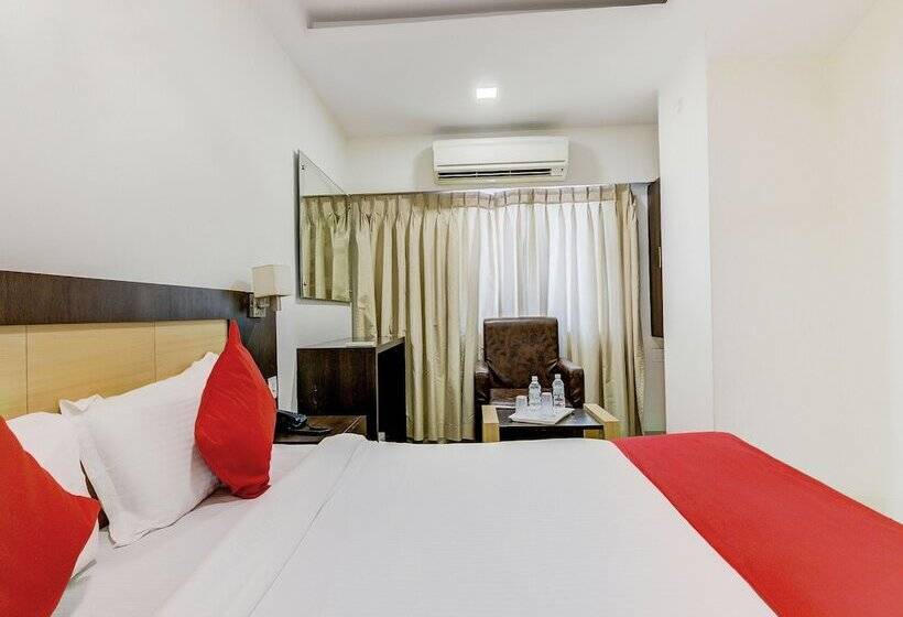 ホテル Fab Leela Grand Inn