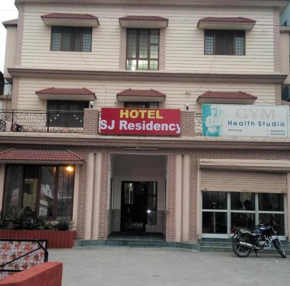 בית מלון כפרי S J Residency