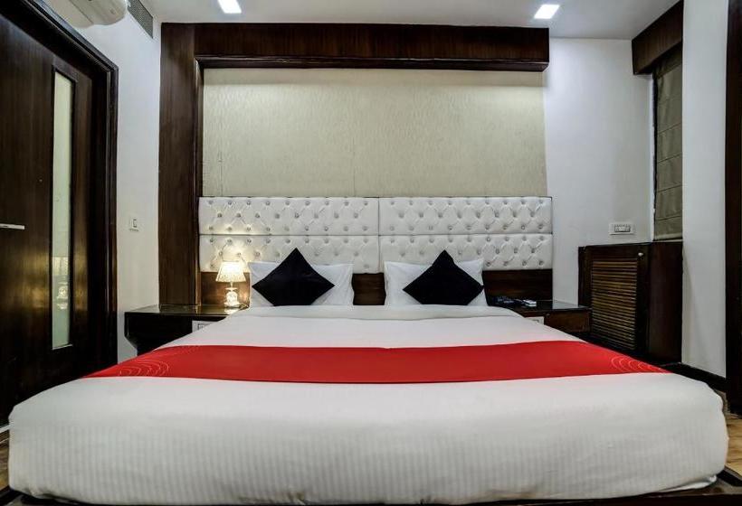 בית מלון כפרי Capital O 10591 Ptl