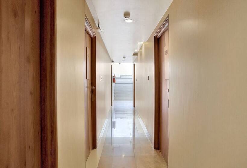 Oyo 12020 Hotel Ratna Regency