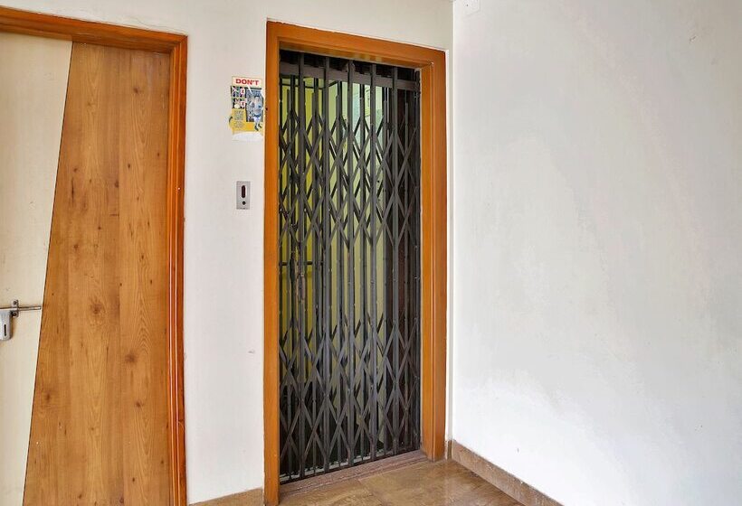 Oyo 12020 Hotel Ratna Regency