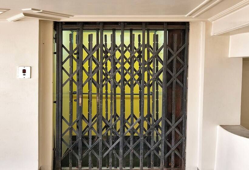 Oyo 12020 Hotel Ratna Regency