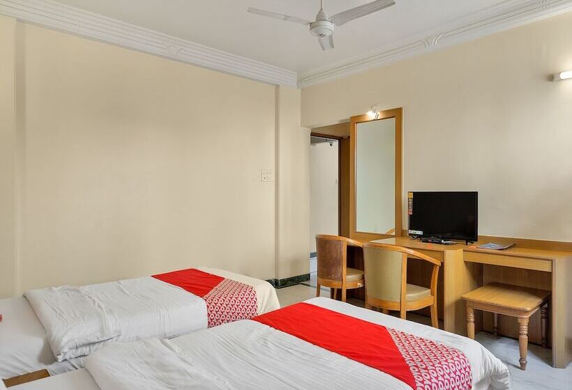 Oyo 12020 Hotel Ratna Regency