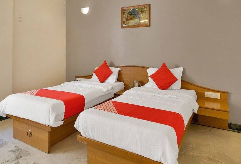 Oyo 12020 Hotel Ratna Regency