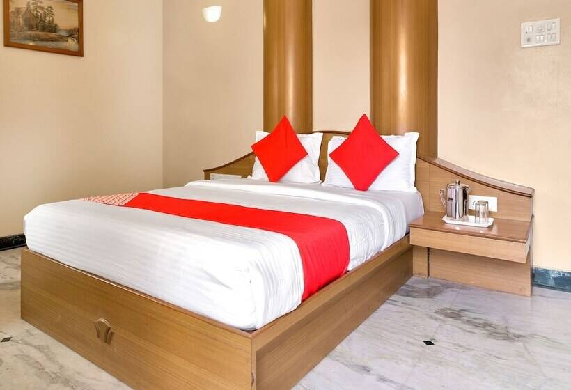 Oyo 12020 Hotel Ratna Regency