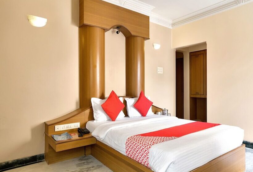 Oyo 12020 Hotel Ratna Regency