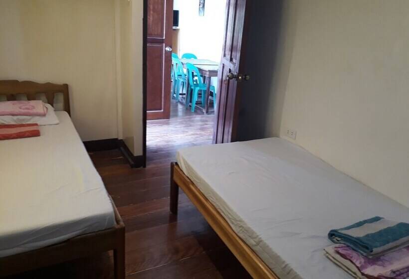 هاستل Adrian Traveller S Inn