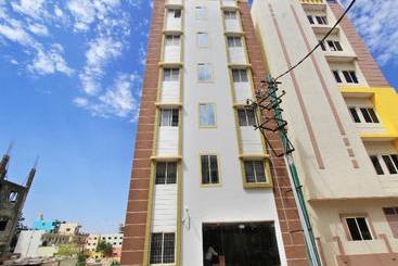 Fotos del hotel Oyo 11730 Maruthi Global:  4